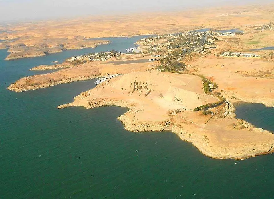 Abou Simbel privé par la route — view 2